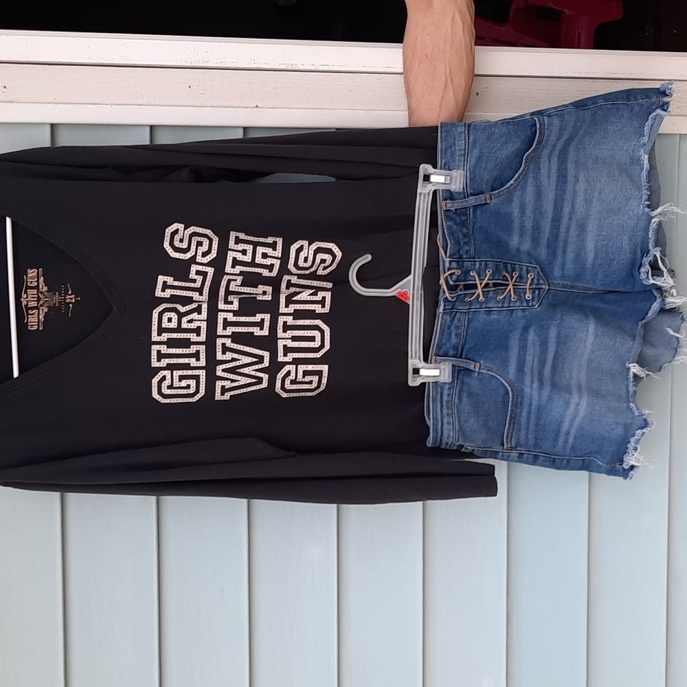 Black long sleeve gwg shirt. Size 17 stretchy shorts. - Picture 1 of 7